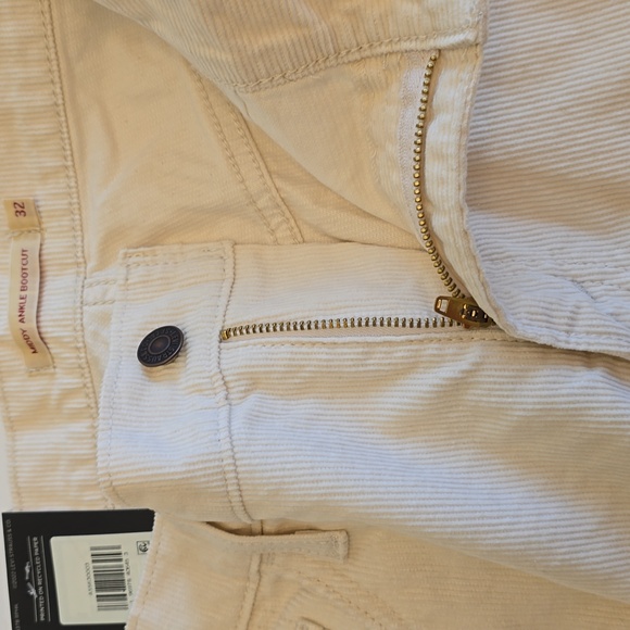 NWT Levi's Premium Middy Ankle Bootcut Corduroy Pants Cream Size 32 x 27 - Picture 15 of 15